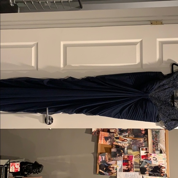 Tadashi navy gown size small, can fit 4/6/8 - Picture 4 of 4